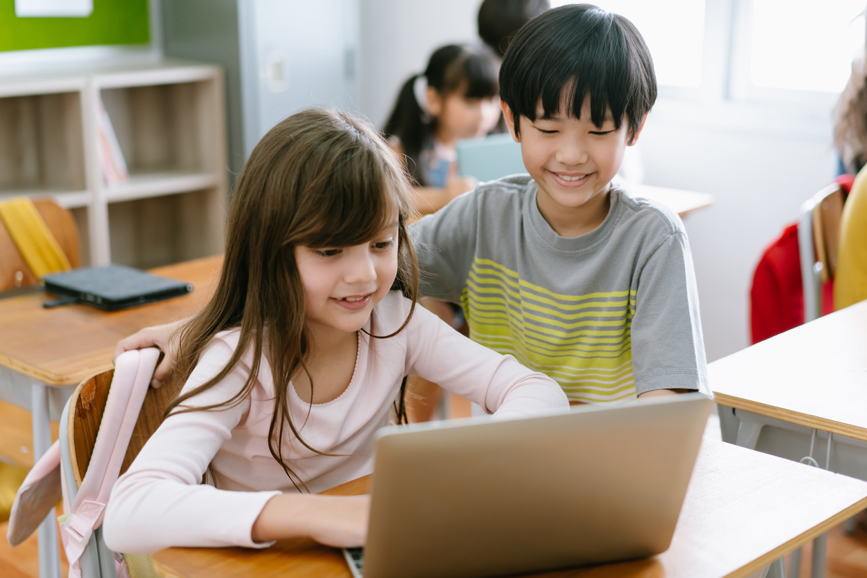 Os benefícios das ferramentas digitais na educação: como elas podem melhorar o aprendizado e aumentar a eficiência na escola